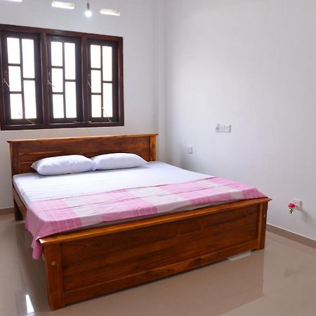 Roshan'S Guest House Hikkaduwa Exterior photo