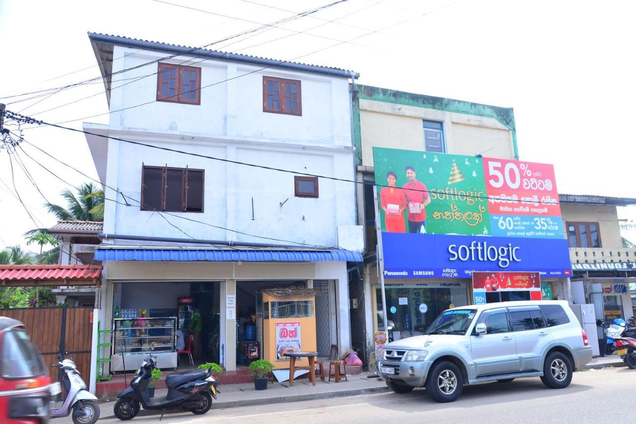 Roshan'S Guest House Hikkaduwa Exterior photo