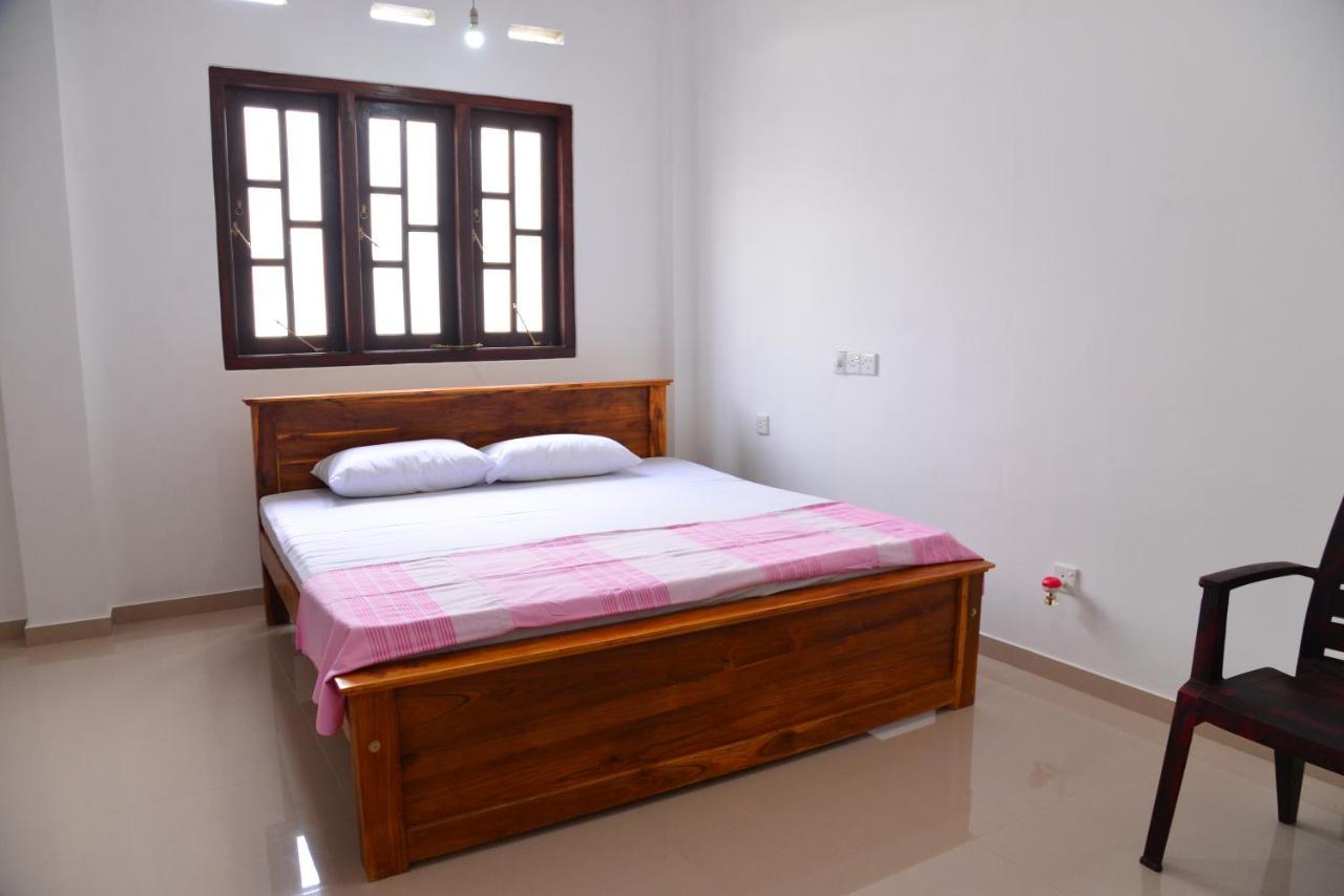 Roshan'S Guest House Hikkaduwa Exterior photo