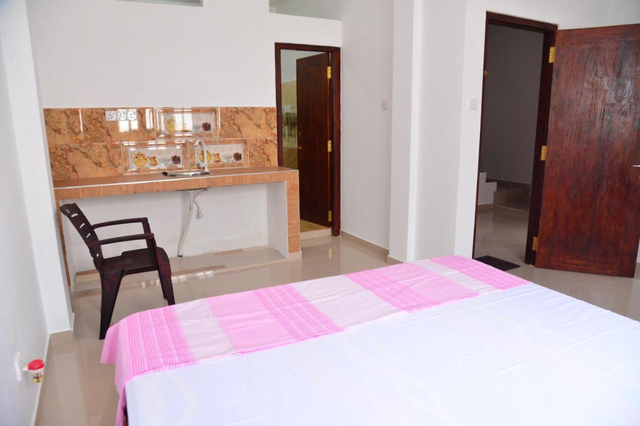 Roshan'S Guest House Hikkaduwa Exterior photo