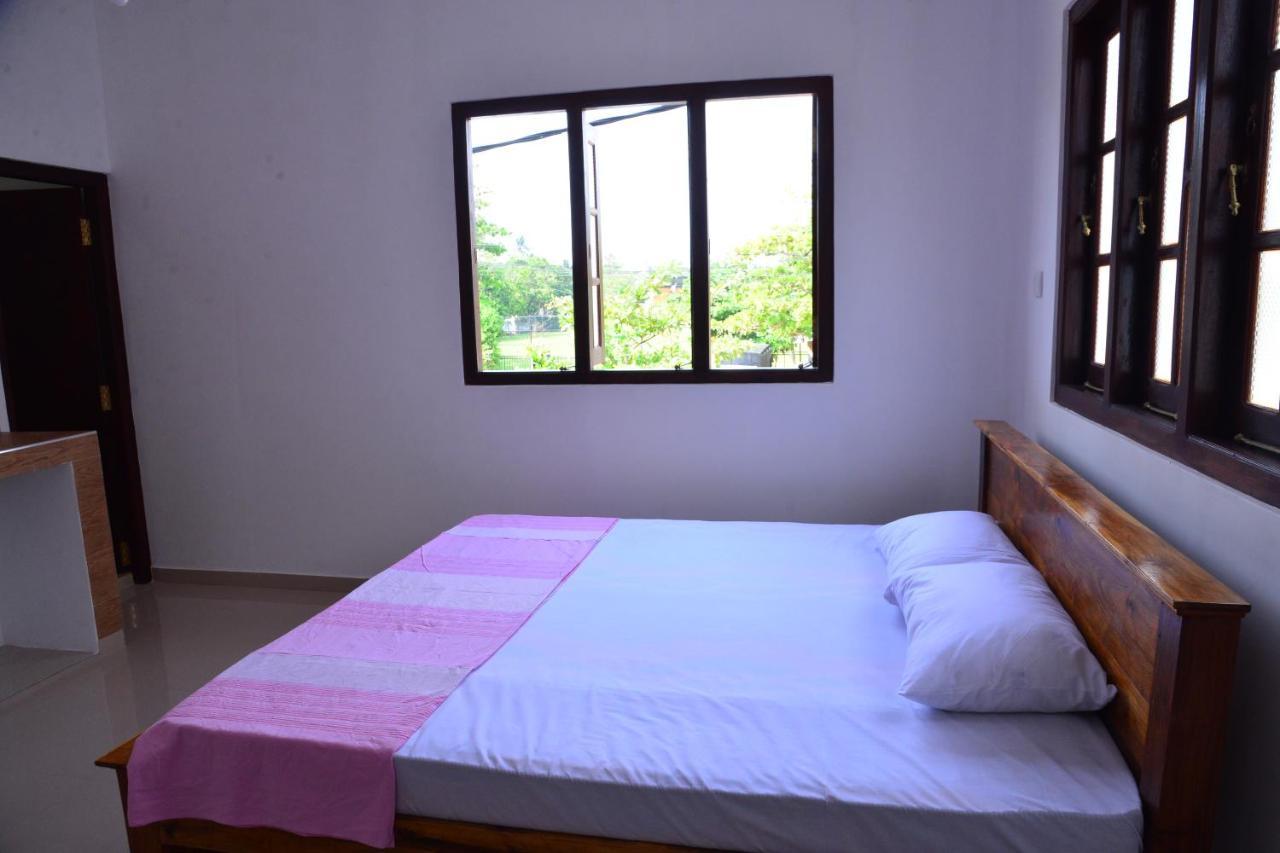 Roshan'S Guest House Hikkaduwa Exterior photo