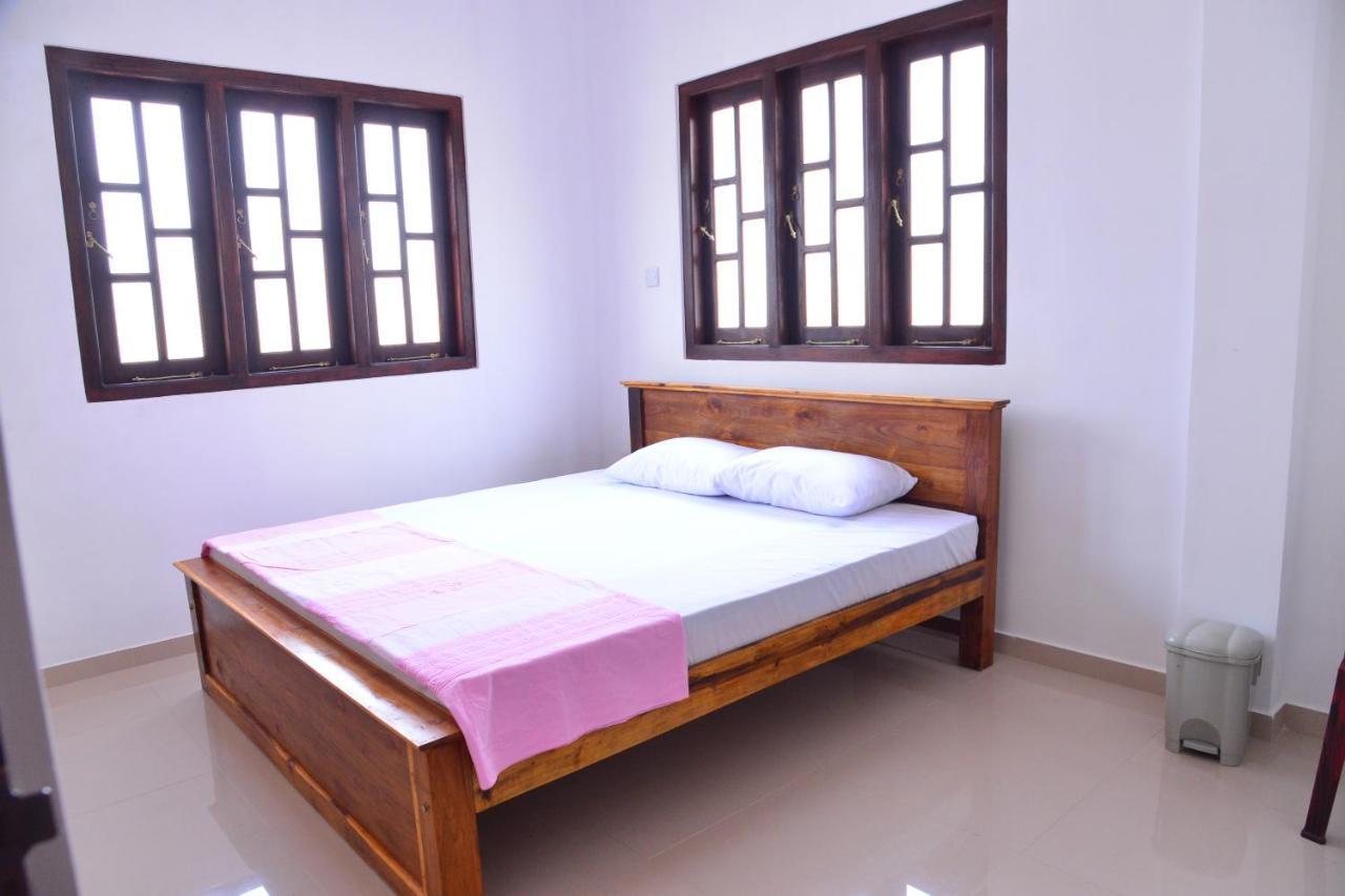 Roshan'S Guest House Hikkaduwa Exterior photo