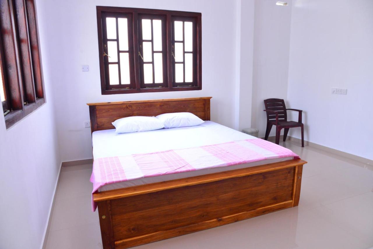 Roshan'S Guest House Hikkaduwa Exterior photo